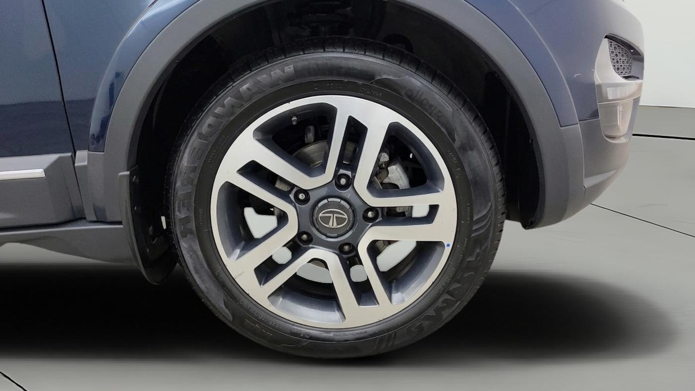 2017 Tata Hexa XTA 4X2 7 STR, Diesel, Automatic, 94,055 km, Right Front Wheel