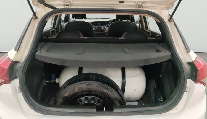 2017 Hyundai Elite i20 SPORTZ 1.2, CNG, Manual, 73,687 km, Boot Open Zoomed View