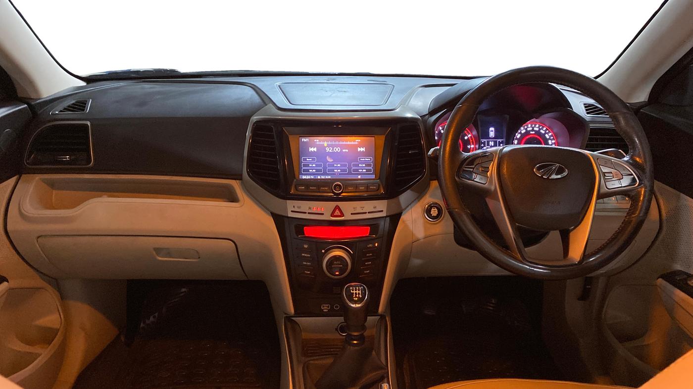 2021 Mahindra XUV300 W8 (O) 1.2 PETROL, Petrol, Manual, 93,933 km, Dashboard