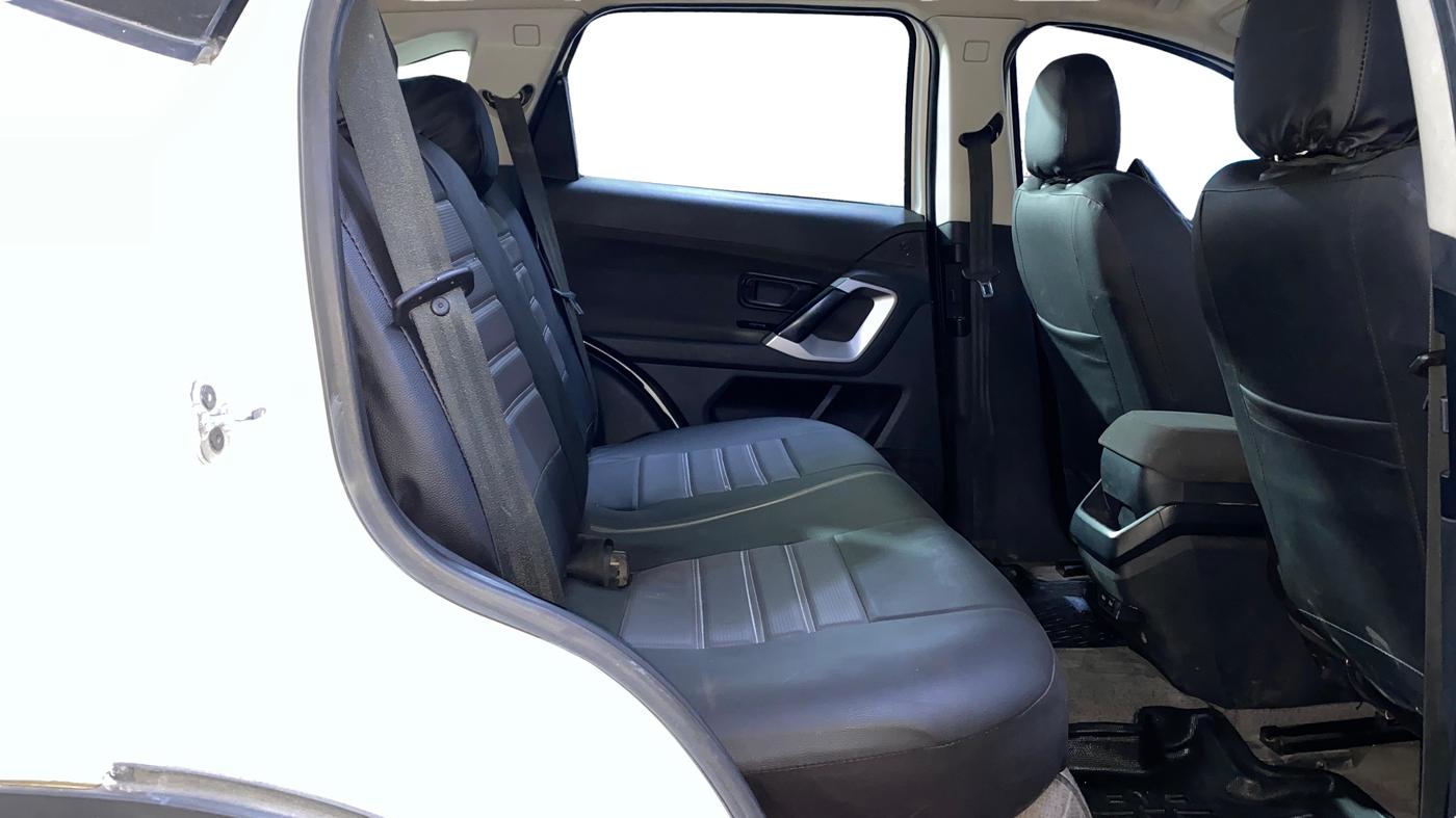 2022 Tata Harrier XMA SUNROOF 2.0L KRYOTEC, Diesel, Automatic, 1,20,097 km, Right Side Rear Door Cabin