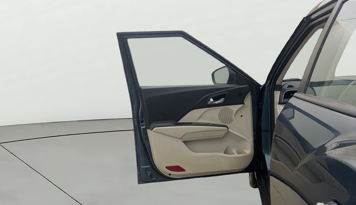 2021 Mahindra XUV300 W8 (O) 1.5 DIESEL, Diesel, Manual, 32,332 km, LHS Front Door