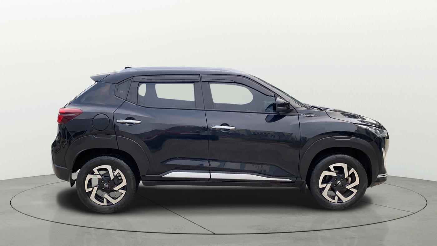 2023 Nissan MAGNITE XV MT, Petrol, Manual, 32,256 km, Right Side View