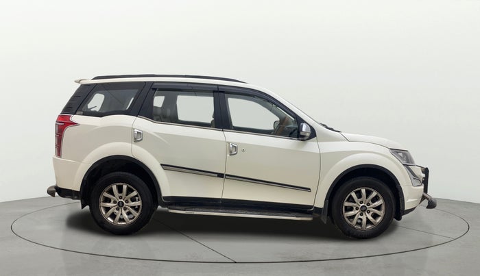 2016 Mahindra XUV500 W10, Diesel, Manual, 1,05,526 km, Right Side View