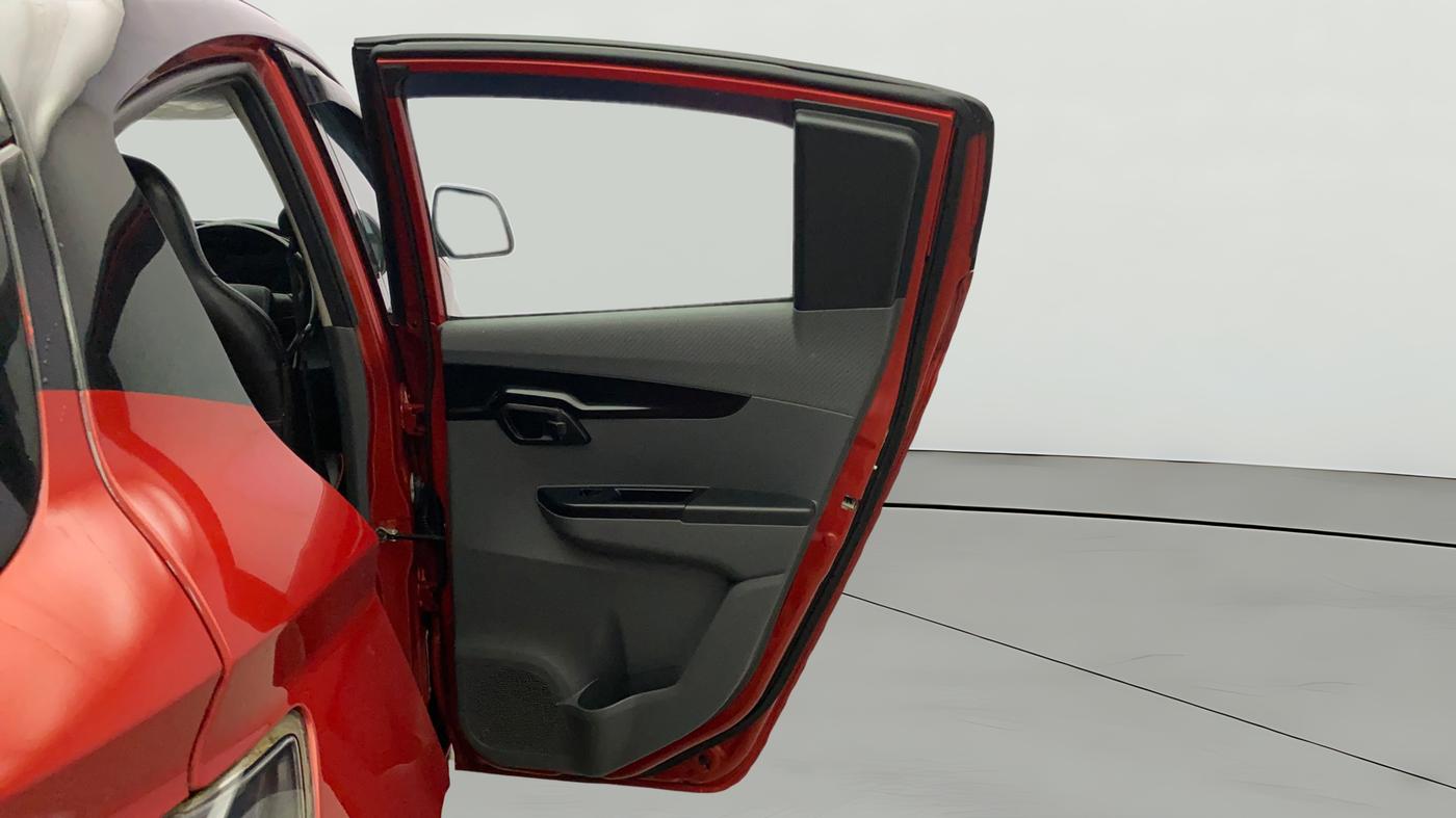 2017 Mahindra KUV 100 NXT K4+ D 6 STR, Diesel, Manual, 1,05,992 km, RHS Rear Door