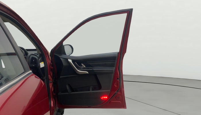 2018 Mahindra XUV500 W11, Diesel, Manual, 97,358 km, RHS Front Door