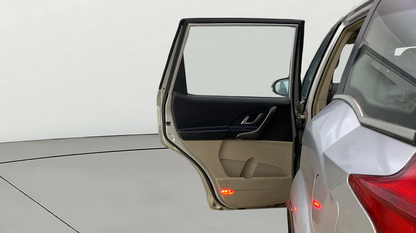 2015 Mahindra XUV500 W10, Diesel, Manual, 41,557 km, LHS Rear Door