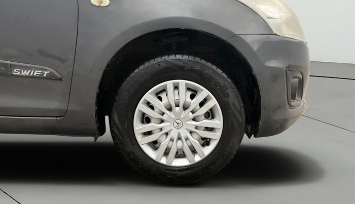 2017 Maruti Swift LXI (O), Petrol, Manual, 38,964 km, Right Front Wheel