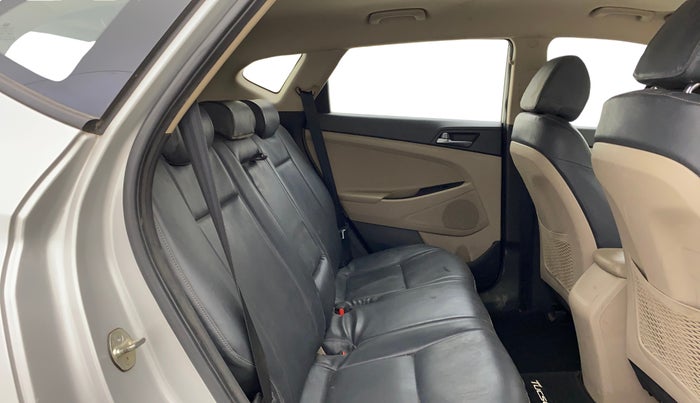 2017 Hyundai Tucson 2WD MT PETROL, Petrol, Manual, 72,220 km, Right Side Rear Door Cabin