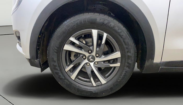 2023 Mahindra XUV700 AX 5 D MT 7 STR, Diesel, Manual, 52,057 km, Left Front Wheel