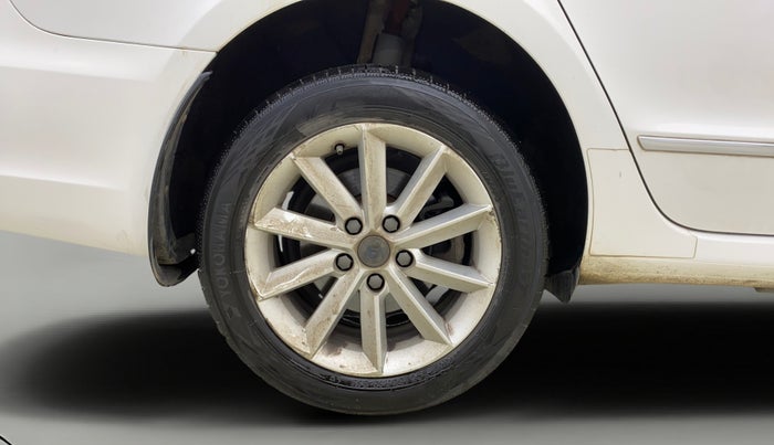 2014 Skoda Superb ELEGANCE 1.8 TSI AT, Petrol, Automatic, 64,620 km, Right Rear Wheel