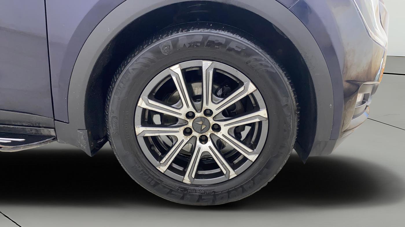 2023 Mahindra XUV700 AX 7 D AT 7 STR, Diesel, Automatic, 87,623 km, Right Front Wheel