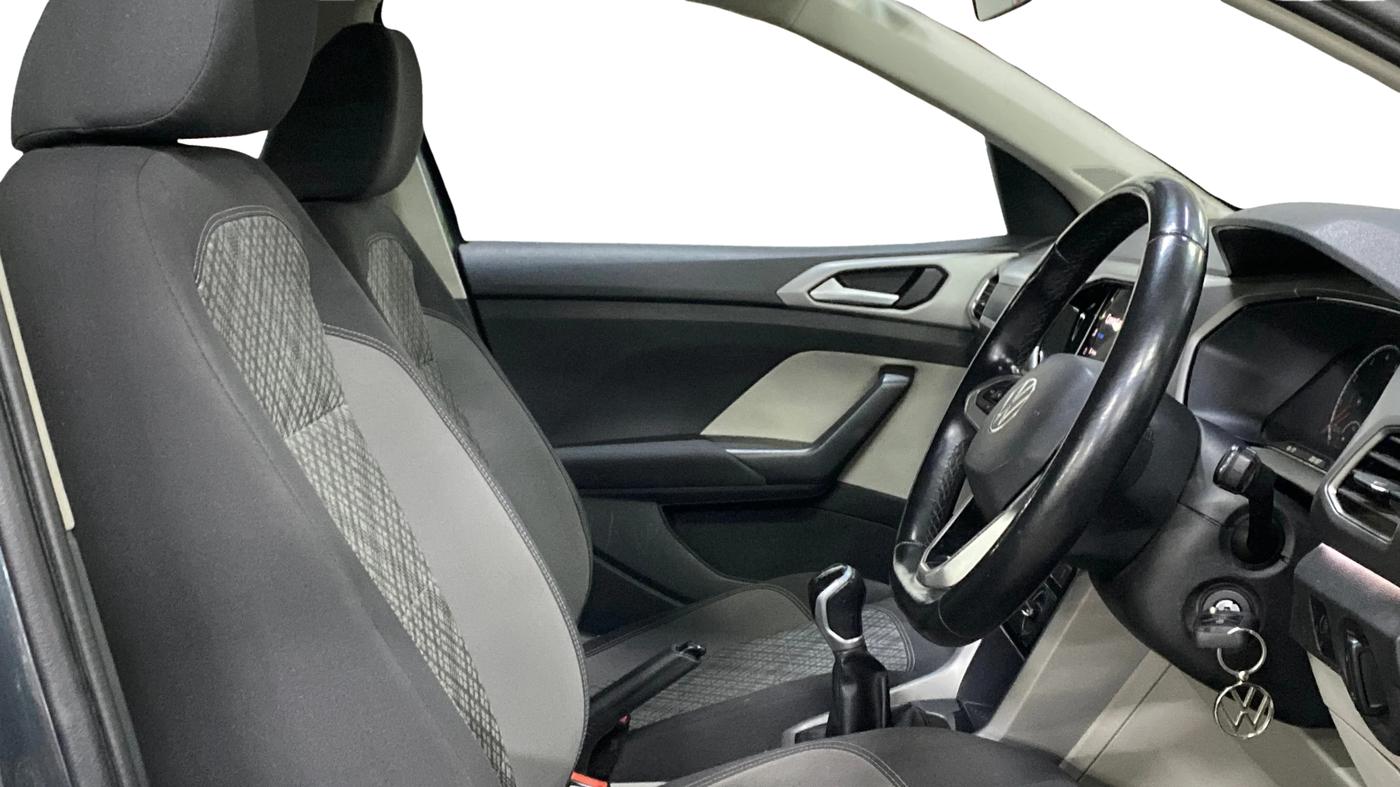 2022 Volkswagen TAIGUN HIGHLINE 1.0 TSI MT, Petrol, Manual, 21,047 km, Right Side Front Door Cabin