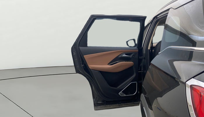 2023 MG HECTOR PLUS SHARP PRO 1.5 PETROL TURBO CVT 6 STR, Petrol, Automatic, 35,383 km, LHS Rear Door