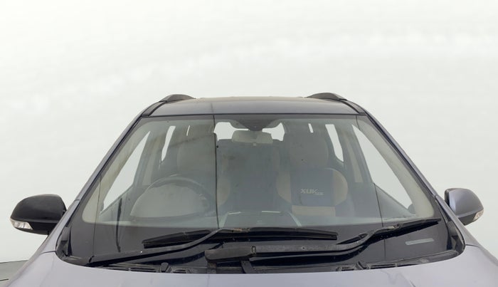 2014 Mahindra XUV500 W8, Diesel, Manual, 1,21,366 km, Front Windshield