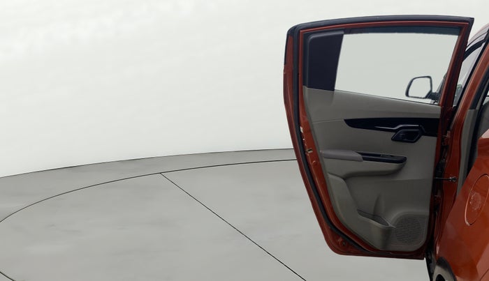 2017 Mahindra Kuv100 K6 PLUS 6 STR, Petrol, Manual, 63,581 km, LHS Rear Door