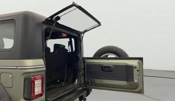 2021 Mahindra Thar LX PETROL HT 4WD AT, Petrol, Automatic, 81,634 km, Boot Door Open