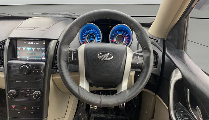 2017 Mahindra XUV500 W10, Diesel, Manual, 83,342 km, Steering Wheel Close Up