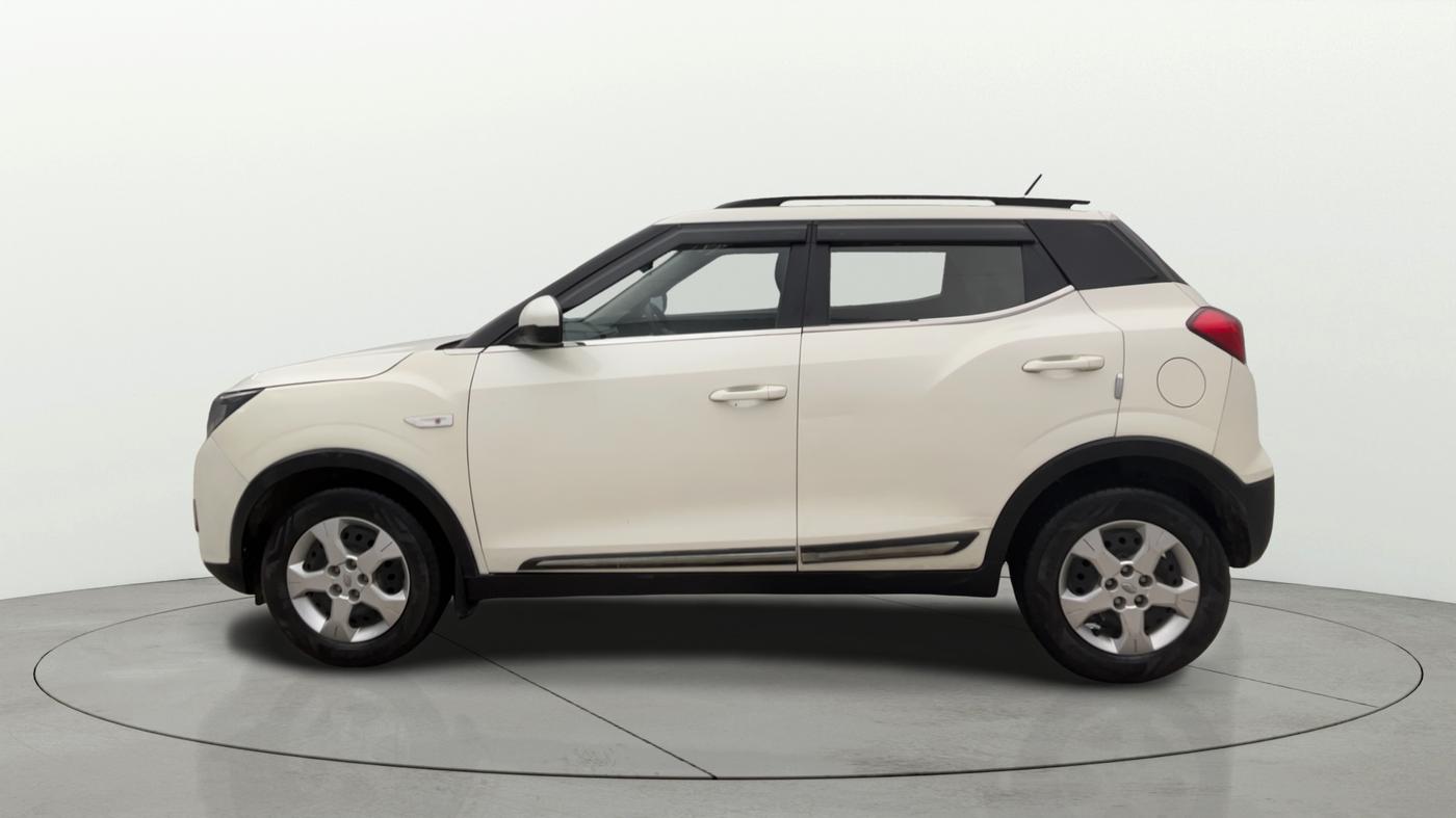 2022 Mahindra XUV300 W6 1.2 PETROL AMT, Petrol, Automatic, 19,036 km, Left Side