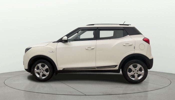 2022 Mahindra XUV300 W6 1.2 PETROL AMT, Petrol, Automatic, 18,956 km, Left Side