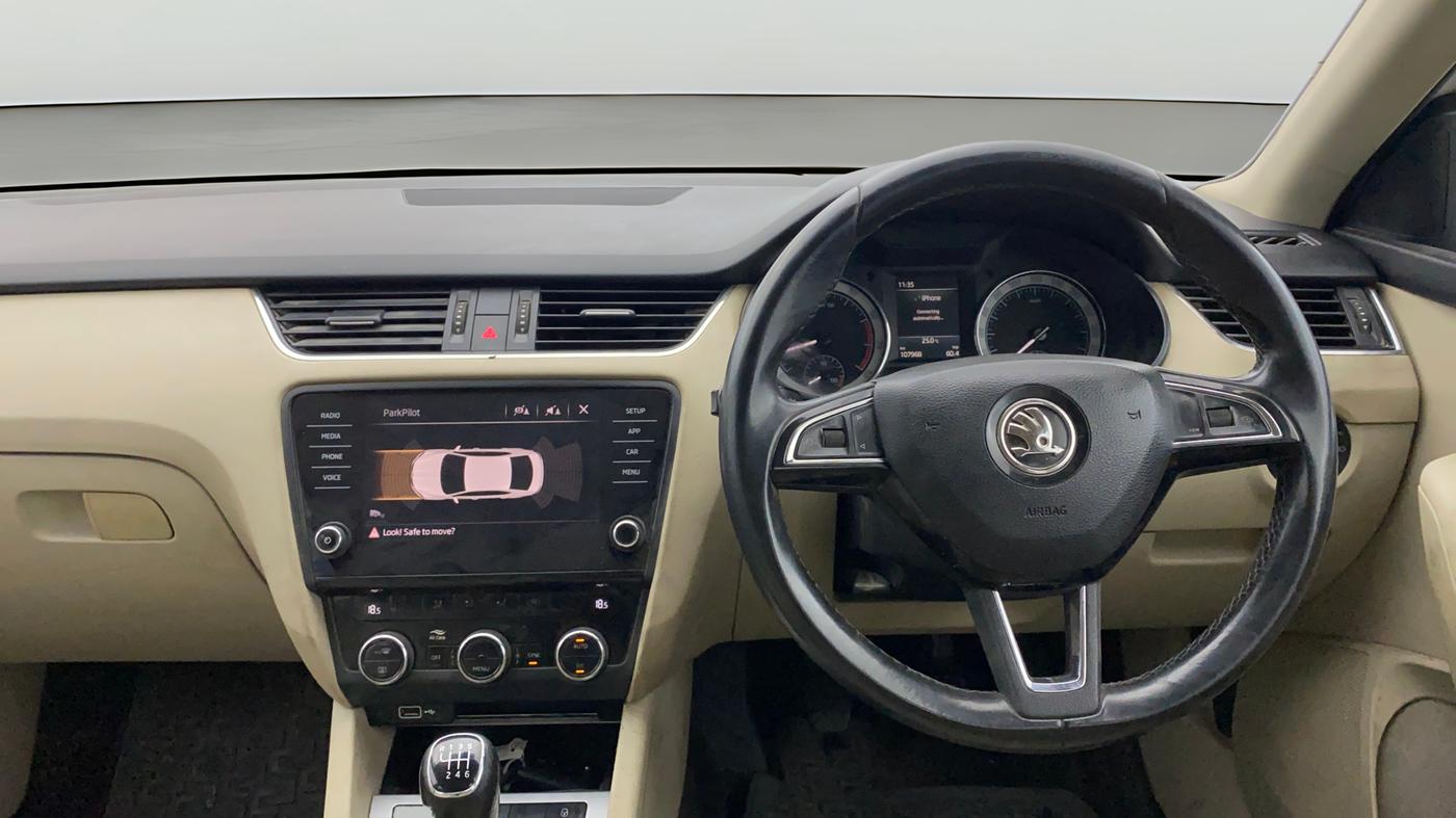 2019 Skoda Octavia STYLE 1.4 TSI, Petrol, Manual, 1,07,990 km, Steering Wheel Close Up