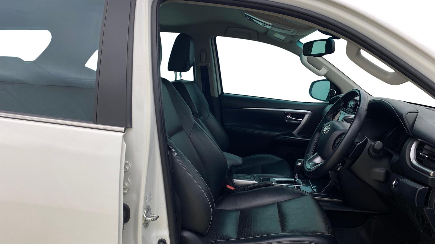 2023 Toyota Fortuner 4X2 AT 2.8 DIESEL, Diesel, Automatic, 50,235 km, Right Side Front Door Cabin