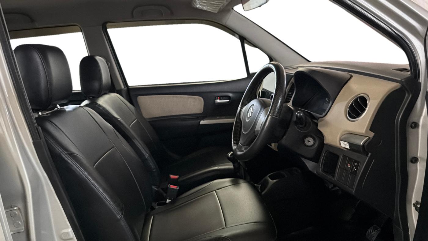 2017 Maruti Wagon R 1.0 LXI, Petrol, Manual, 42,678 km, Right Side Front Door Cabin