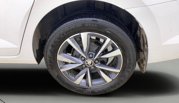 2024 Skoda SLAVIA STYLE 1.0L TSI AT, Petrol, Automatic, 26,163 km, Left Rear Wheel