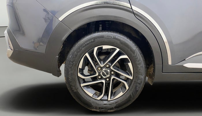 2022 KIA CARENS LUXURY PLUS 1.4 PETROL DCT 7 STR, Petrol, Automatic, 36,336 km, Right Rear Wheel