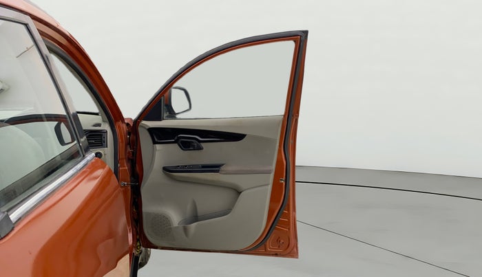 2016 Mahindra Kuv100 K6 5 STR, Petrol, Manual, 12,659 km, RHS Front Door