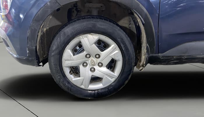 2022 Hyundai VENUE S 1.2, Petrol, Manual, 77,932 km, Left Front Wheel
