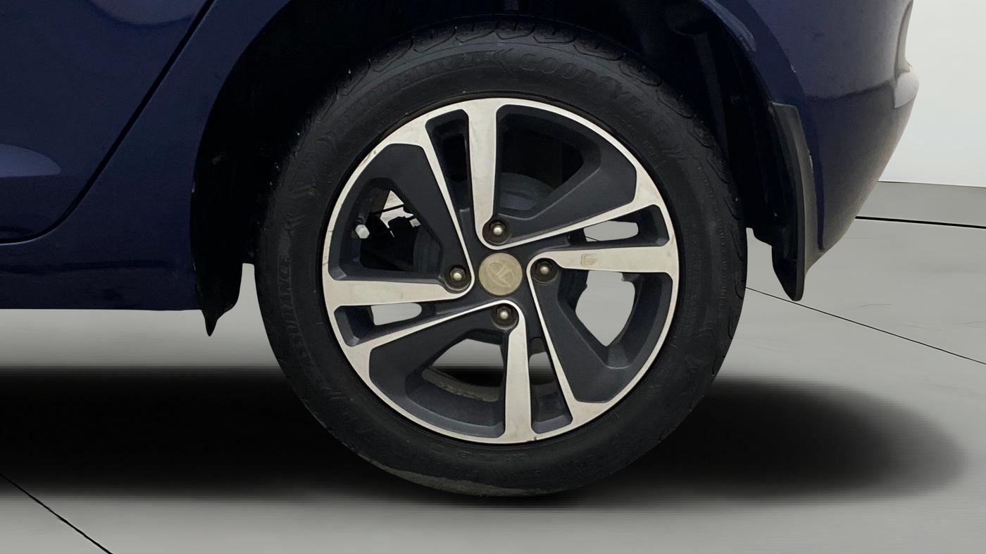 2022 Tata ALTROZ XZA, Petrol, Automatic, 28,812 km, Left Rear Wheel