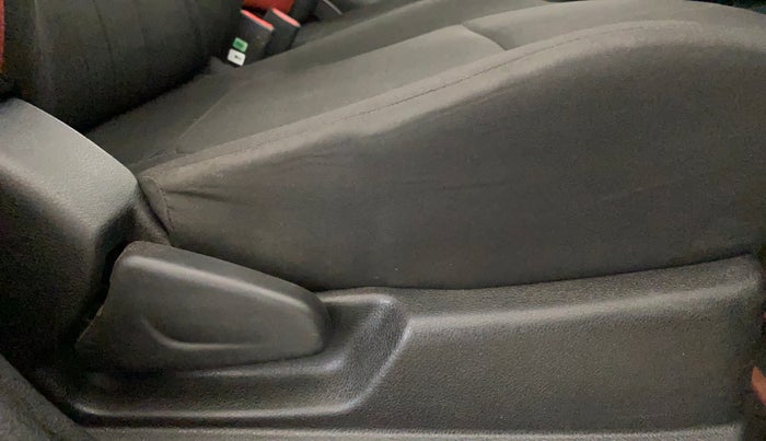 2022 Renault Kwid RXT 1.0 AMT, Petrol, Automatic, 59,161 km, Driver Side Adjustment Panel