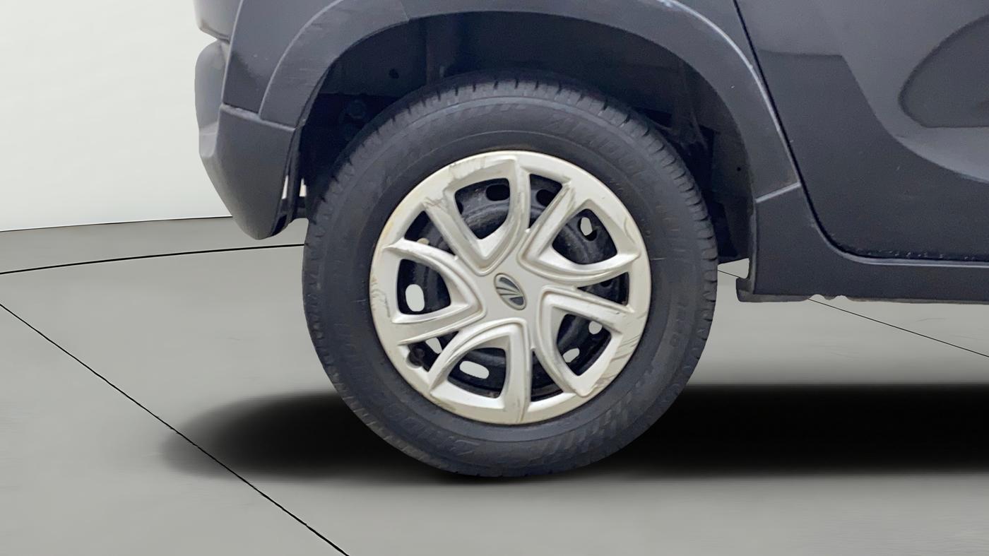 2017 Mahindra Kuv100 K4 6 STR, Petrol, Manual, 39,182 km, Right Rear Wheel