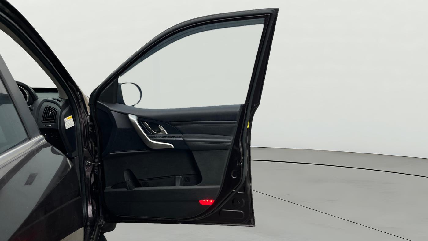 2019 Mahindra XUV500 W11, Diesel, Manual, 58,142 km, RHS Front Door