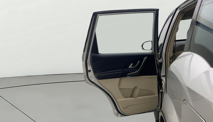 2015 Mahindra XUV500 W6, Diesel, Manual, 54,569 km, LHS Rear Door