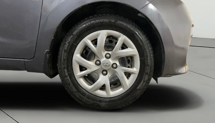 2017 Hyundai Grand i10 MAGNA AT 1.2 KAPPA VTVT, Petrol, Automatic, 68,959 km, Right Front Wheel