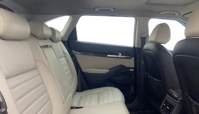 2020 KIA SELTOS GTX PLUS AT 1.5 DIESEL, Diesel, Automatic, 1,01,607 km, Right Side Rear Door Cabin