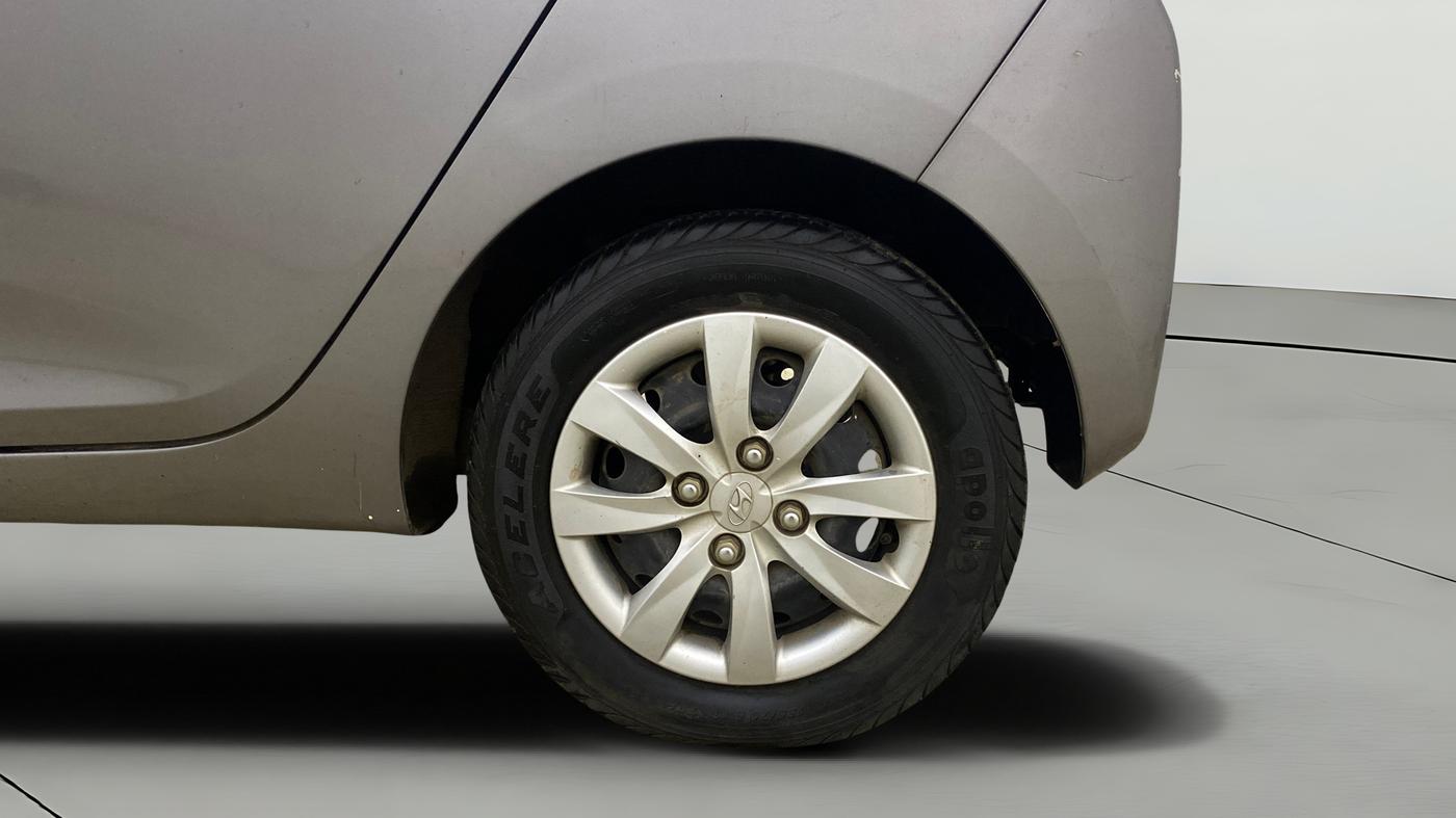 2013 Hyundai Eon MAGNA +, Petrol, Manual, 18,774 km, Left Rear Wheel