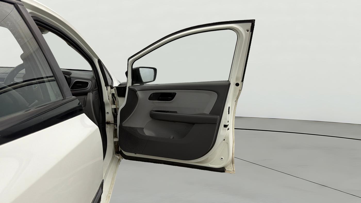 2021 Tata ALTROZ XE PETROL, CNG, Manual, 48,716 km, RHS Front Door