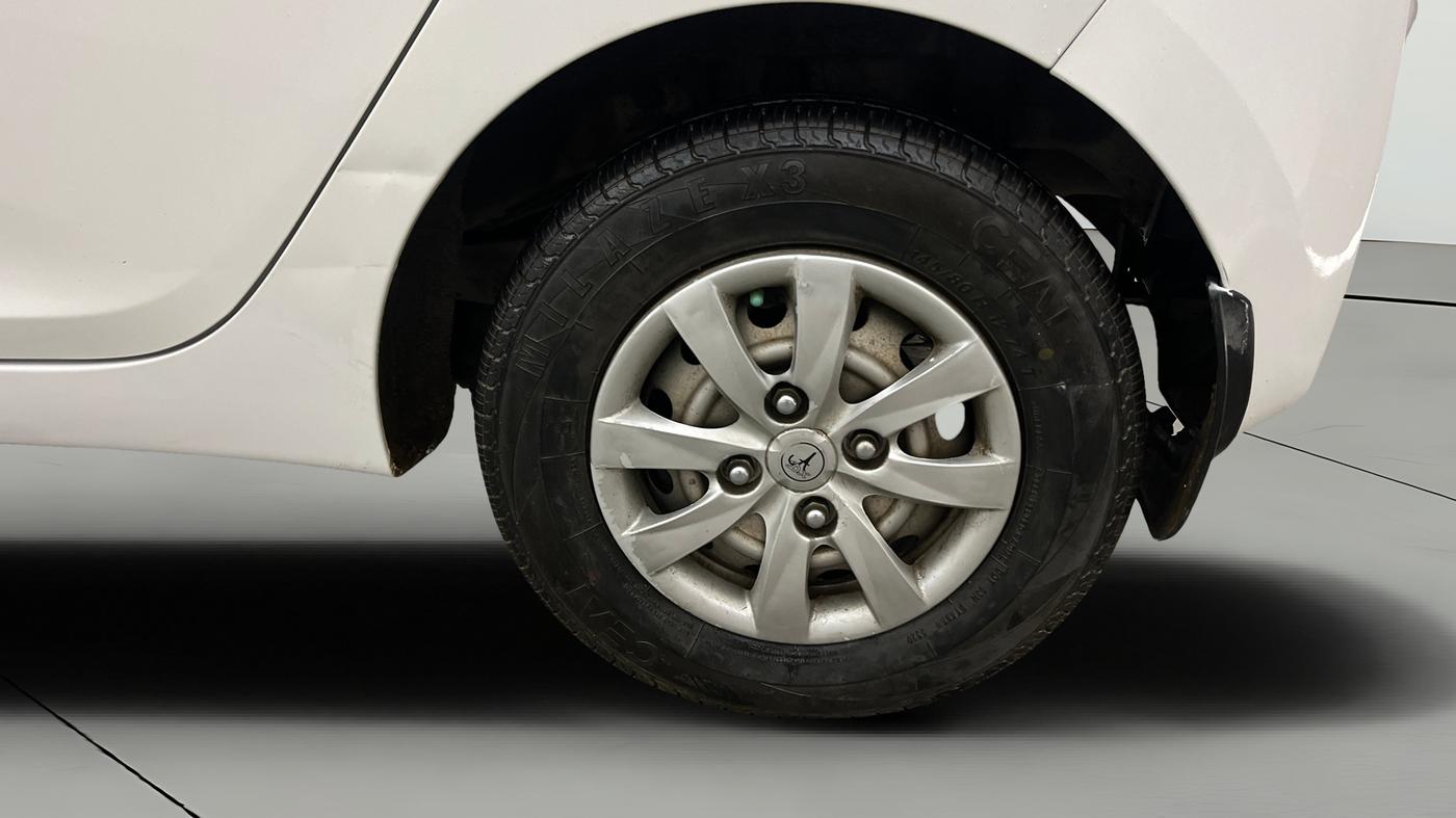 2015 Hyundai Eon D-LITE+, Petrol, Manual, 49,185 km, Left Rear Wheel