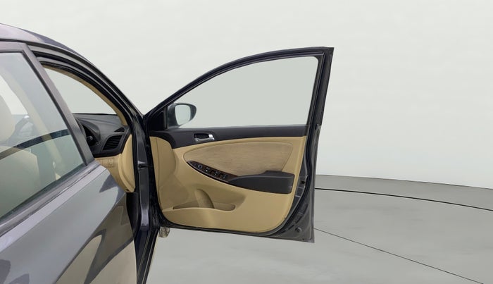 2012 Hyundai Verna FLUIDIC 1.6 VTVT SX, CNG, Manual, 99,536 km, RHS Front Door