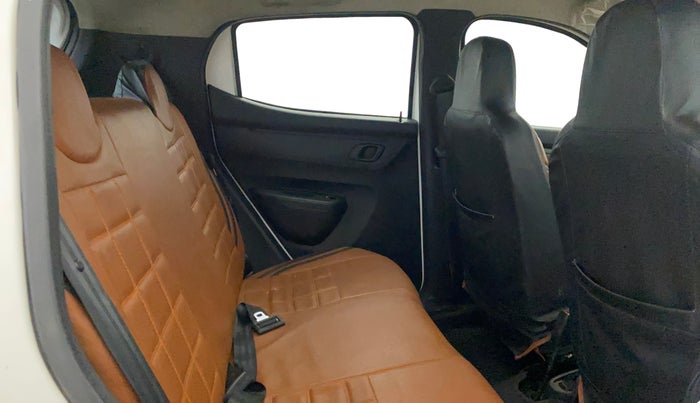 2023 Renault Kwid RXT 1.0, Petrol, Manual, 43,629 km, Right Side Rear Door Cabin