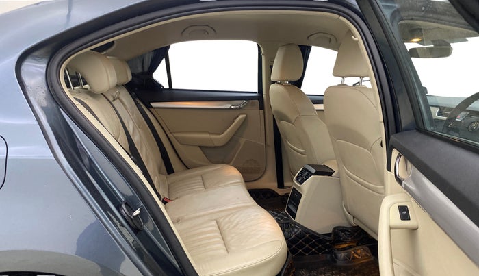 2019 Skoda Octavia STYLE 1.8 TSI AT, Petrol, Automatic, 99,250 km, Right Side Rear Door Cabin