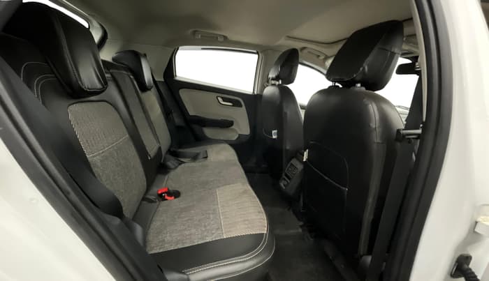 2024 Tata ALTROZ XZ PLUS SUNROOF CNG, CNG, Manual, 43,344 km, Right Side Rear Door Cabin