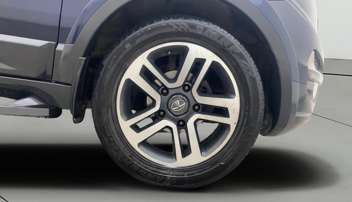 2017 Tata Hexa XTA 4X2 7 STR, Diesel, Automatic, 1,39,861 km, Right Front Wheel