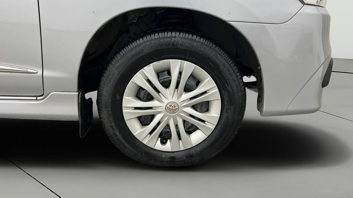 2015 Toyota Innova 2.5 GX 7 STR, Diesel, Manual, 1,10,102 km, Right Front Wheel
