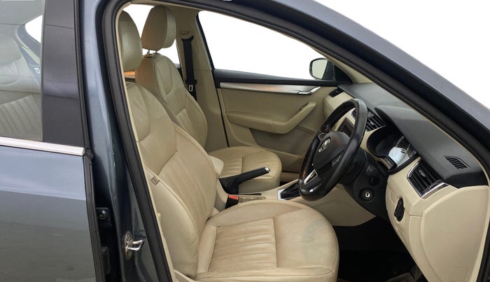 2017 Skoda Octavia STYLE 1.8 TSI AT, Petrol, Automatic, 92,155 km, Right Side Front Door Cabin