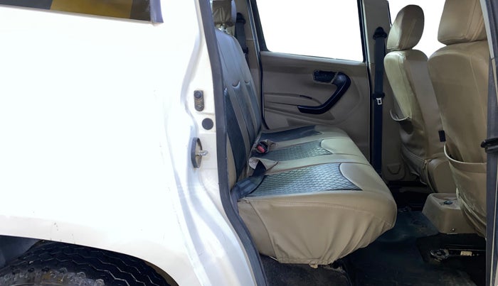 2018 Mahindra TUV300 T6 PLUS, Diesel, Manual, 57,016 km, Right Side Rear Door Cabin