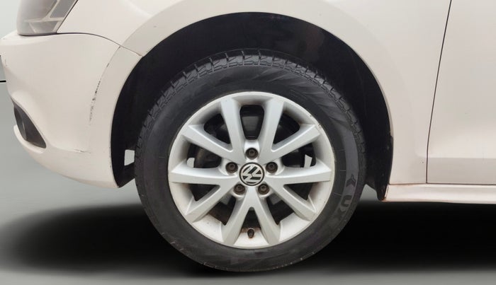 2014 Volkswagen Jetta COMFORTLINE TSI, Petrol, Manual, 1,11,587 km, Left Front Wheel