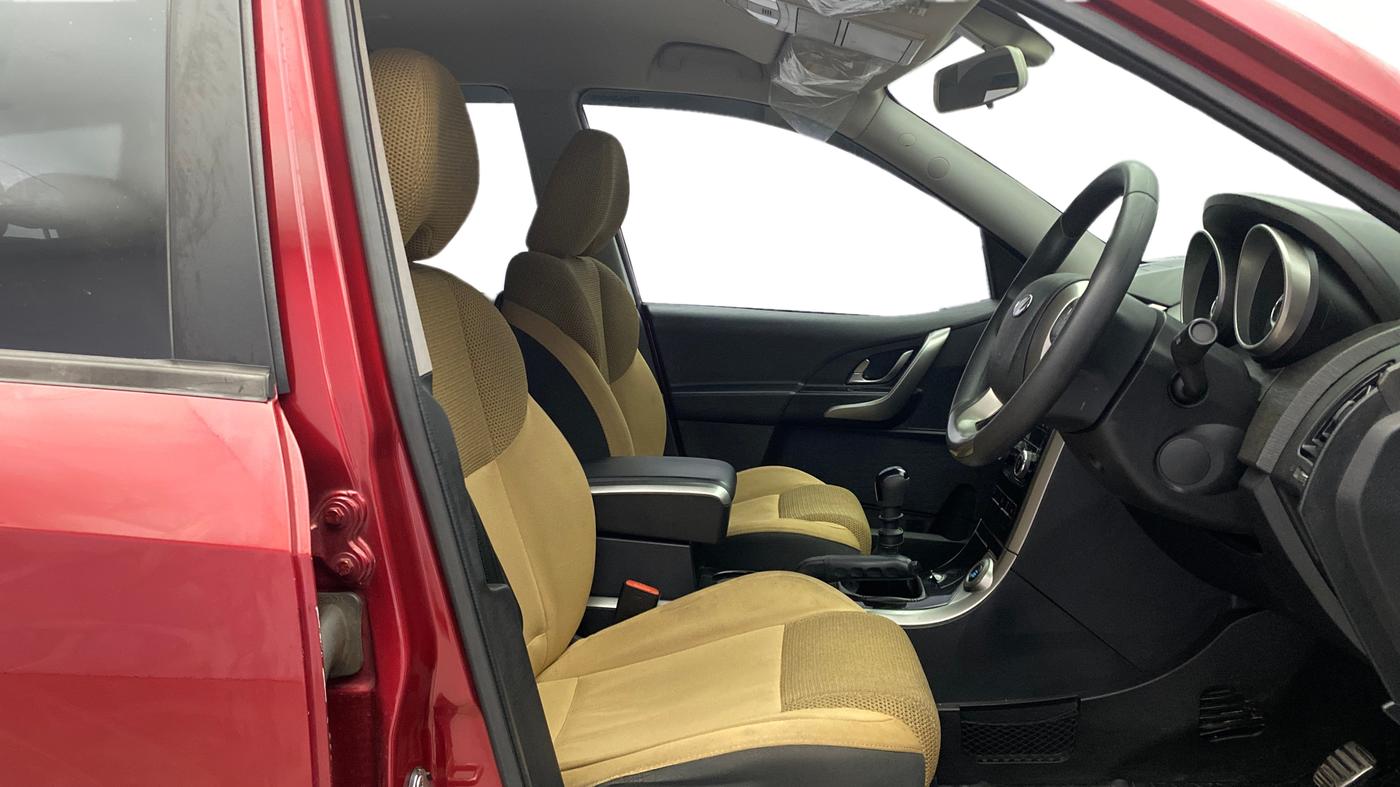 2019 Mahindra XUV500 W7, Diesel, Manual, 45,881 km, Right Side Front Door Cabin